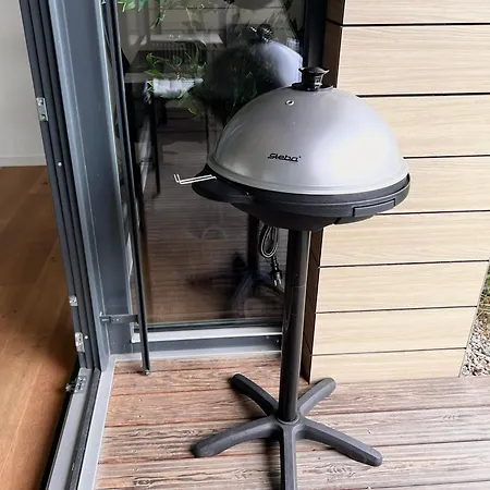 Serene & Private Garden Oasis 布拉格